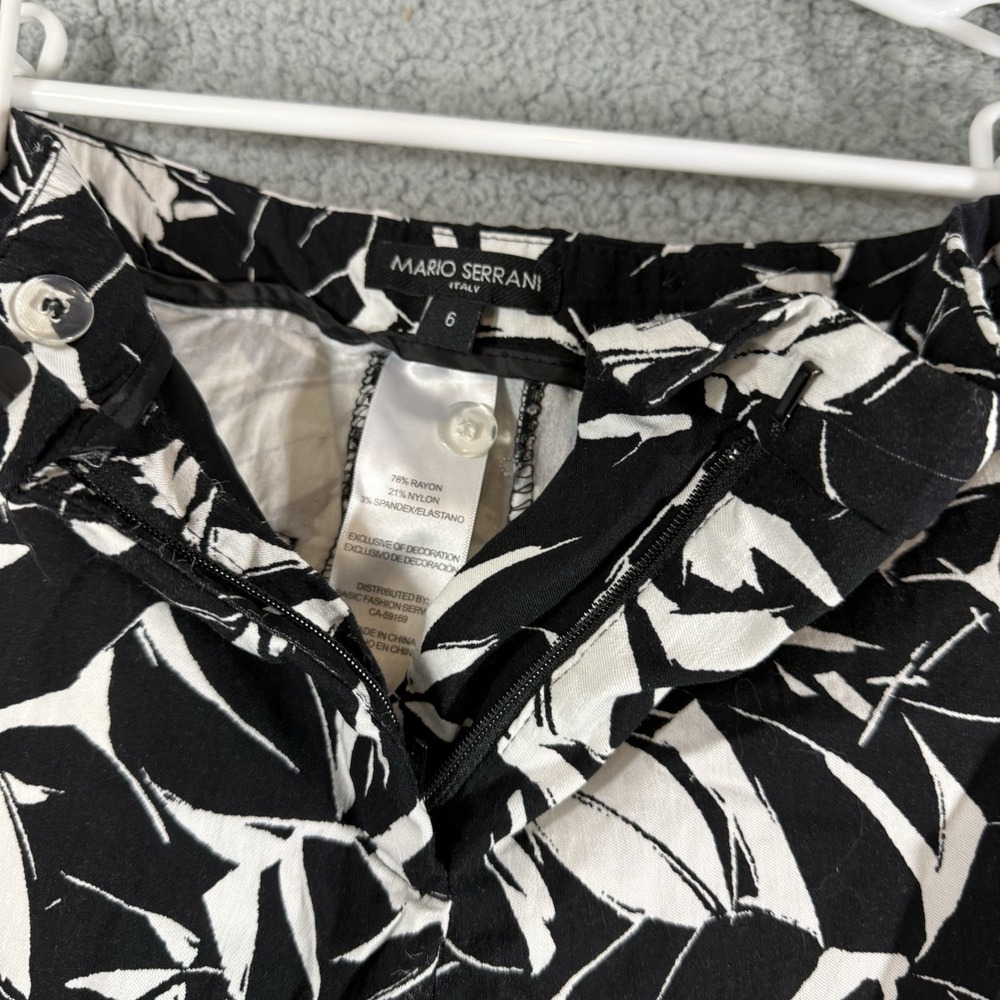 Mario Serrani Women's Size 6 Italy Comfort Stretch Shorts Leaf Print Tropical - Picture 3 of 14